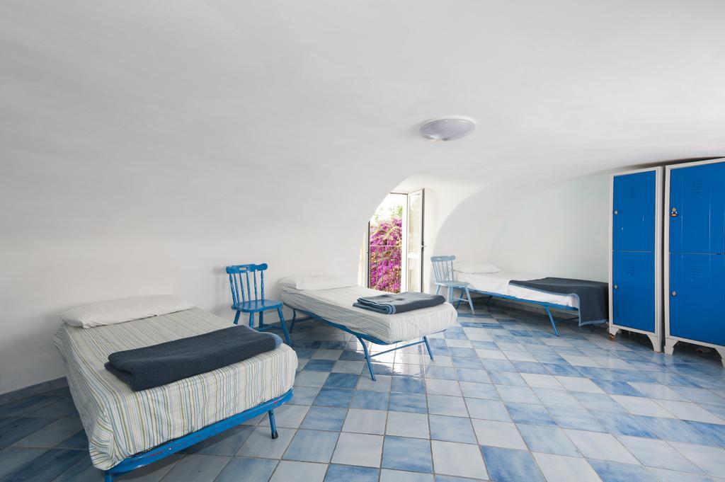 Ring Hostel Forio di Ischia Habitación foto